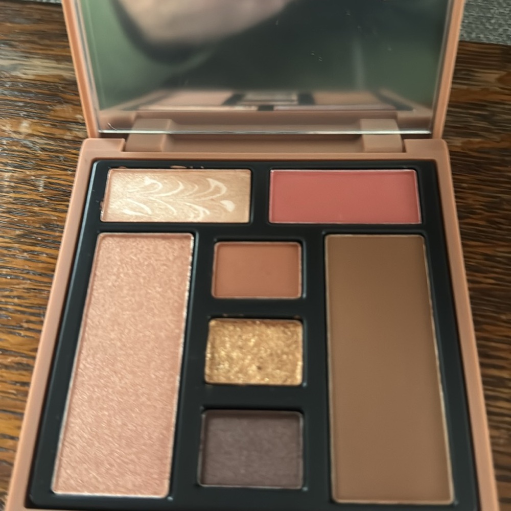Brazilian glow eye and face palette